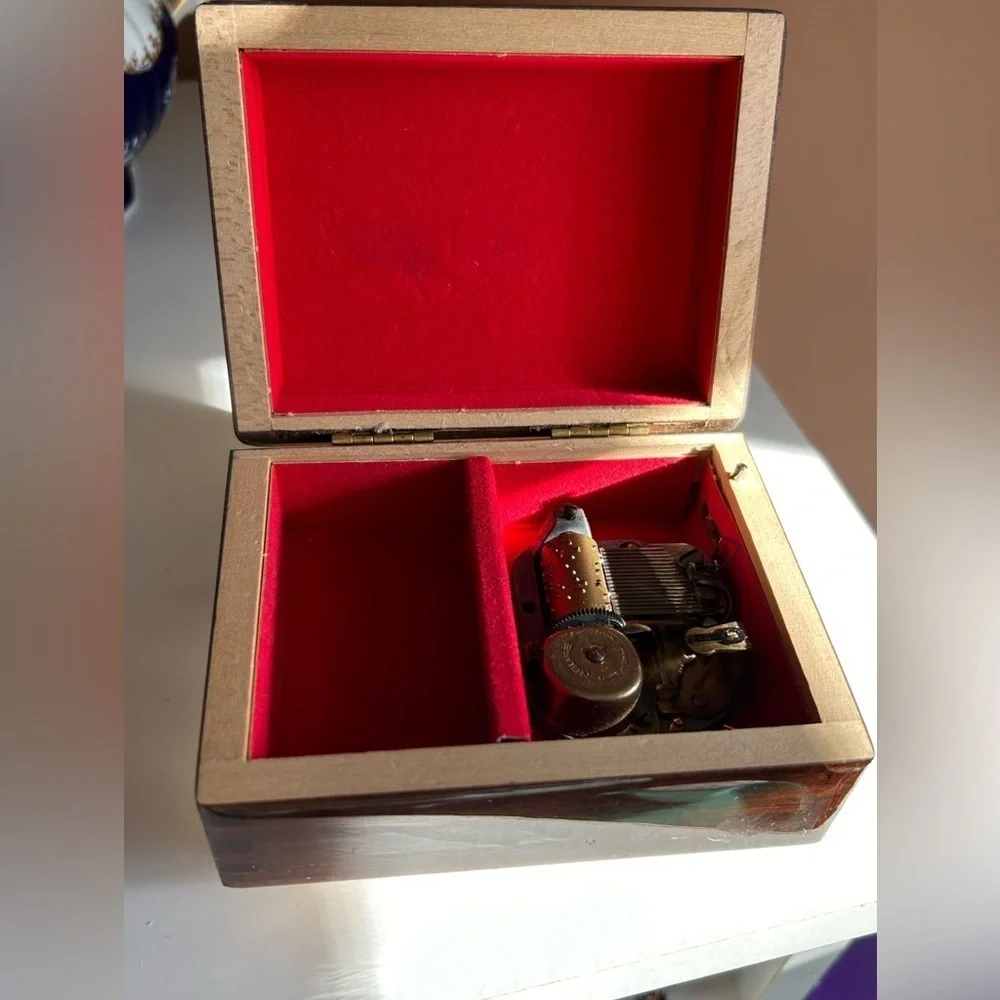 American Music Box Company Reuge Swiss Cat & Bird Jewelry